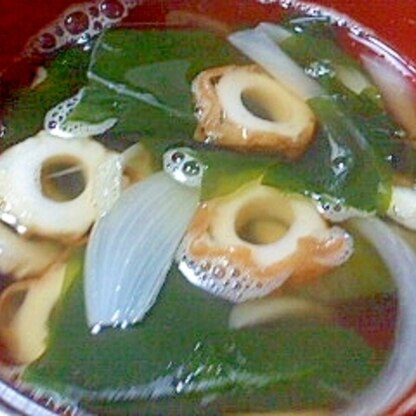 ちくわと玉ねぎとワカメの中華スープ